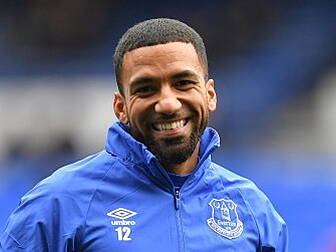 Aaron Lennon receiving treatme...
